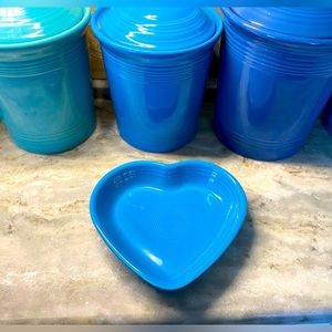 Retired Peacock Fiestaware medium heart bowl
